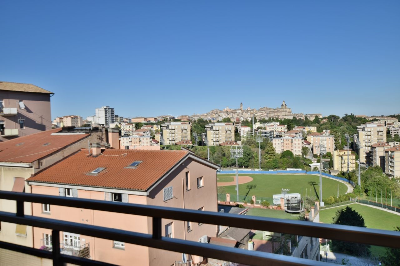 appartamento di ampia metratura su via Roma